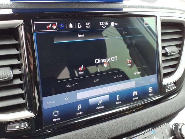 Used 2024 Chrysler Pacifica Touring-L image 17