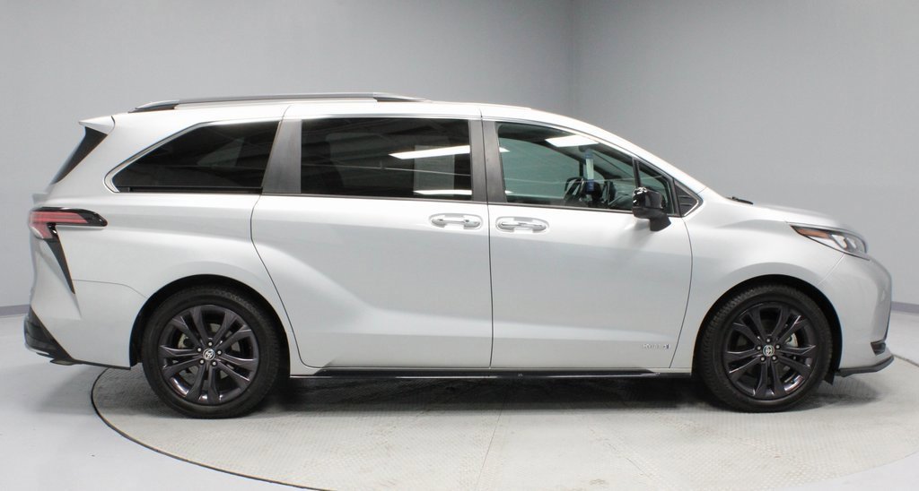 Used 2021 Toyota Sienna XSE w/ XSE Plus Package image 6