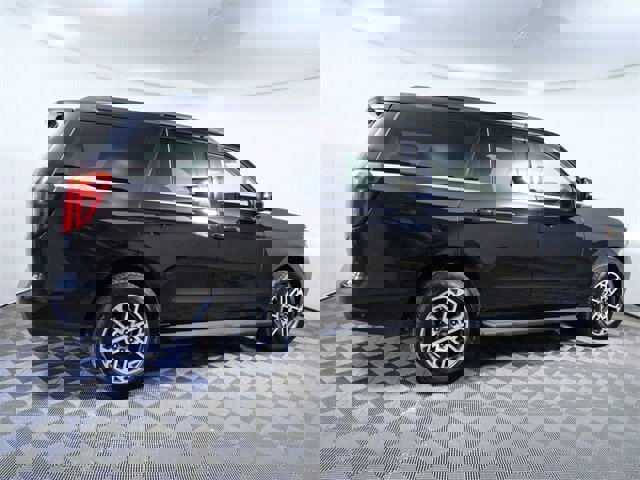 Certified 2025 Ford Expedition Active image 4