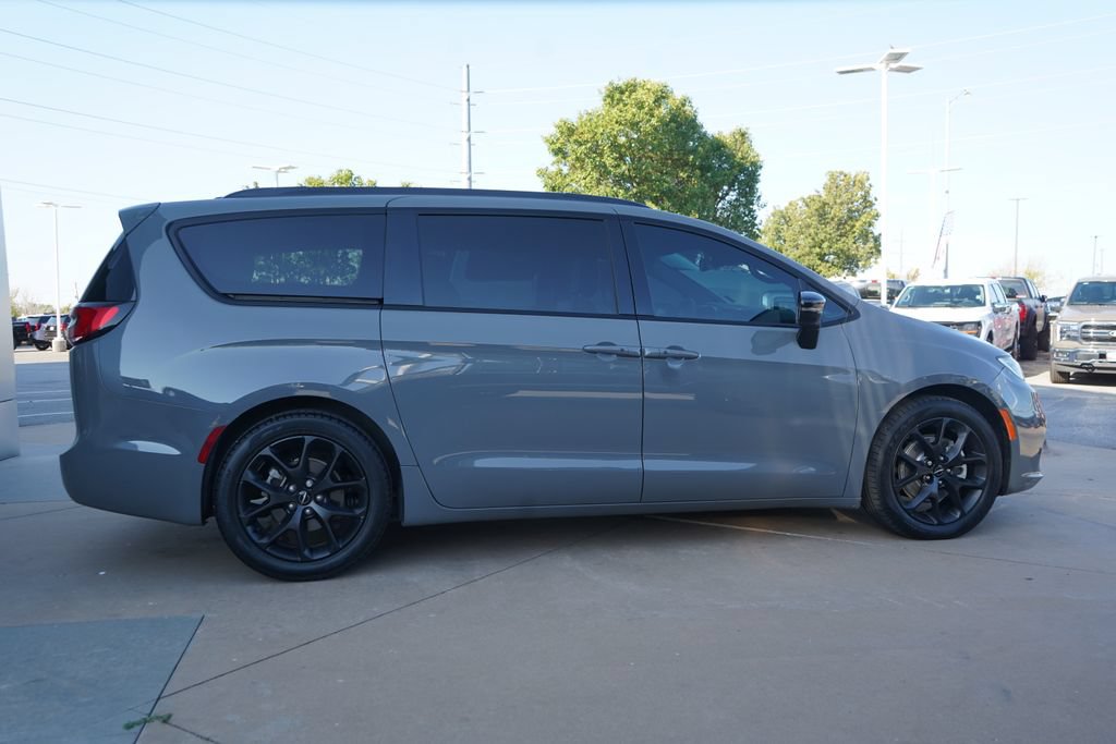 Used 2025 Chrysler Pacifica Limited FWD image 10