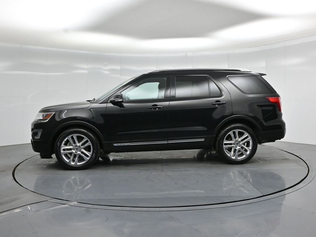 Certified 2017 Ford Explorer XLT w/ Equipment Group 202A image 33