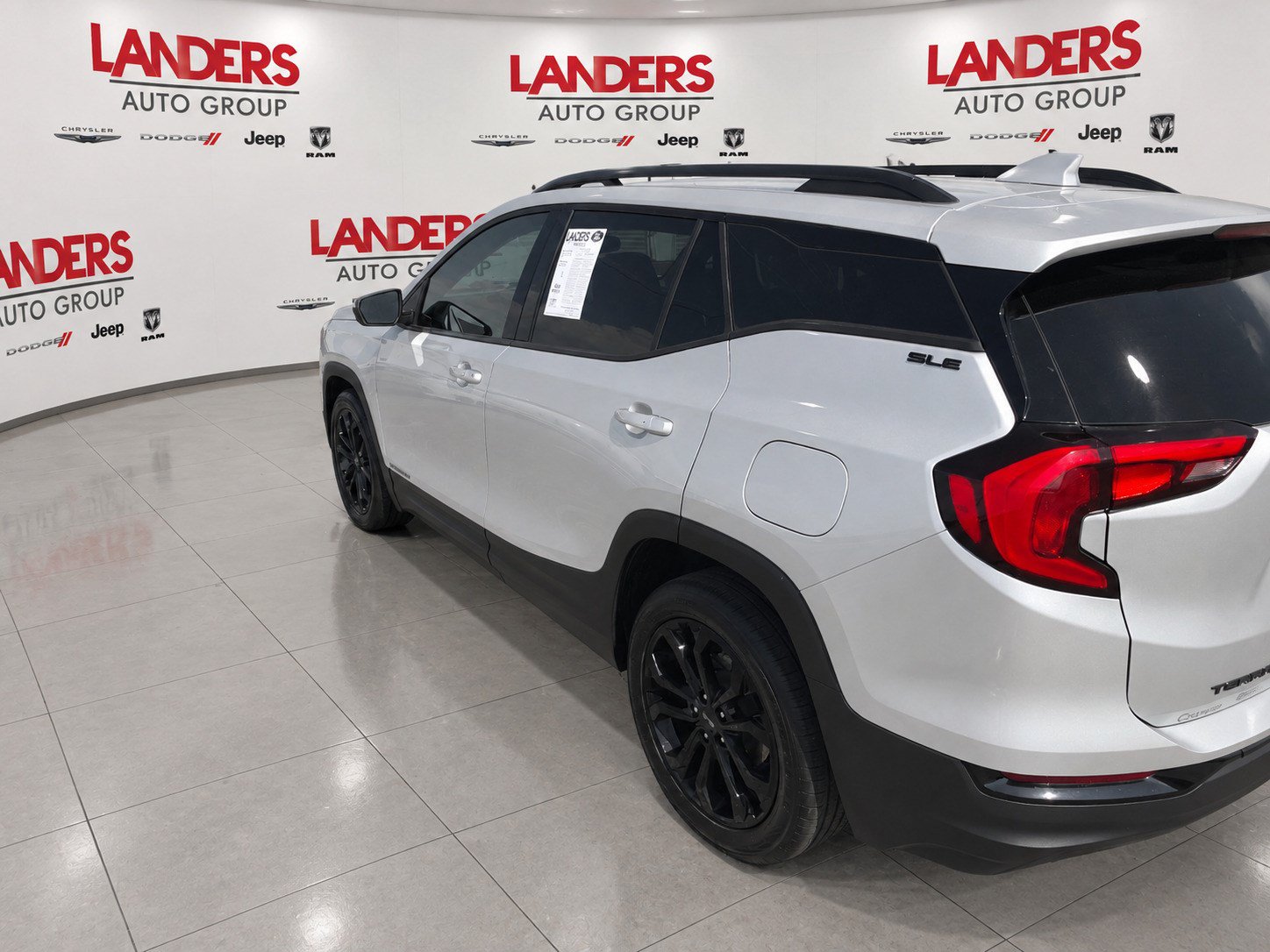 Used 2021 GMC Terrain SLE w/ Driver Convenience Package FWD image 7