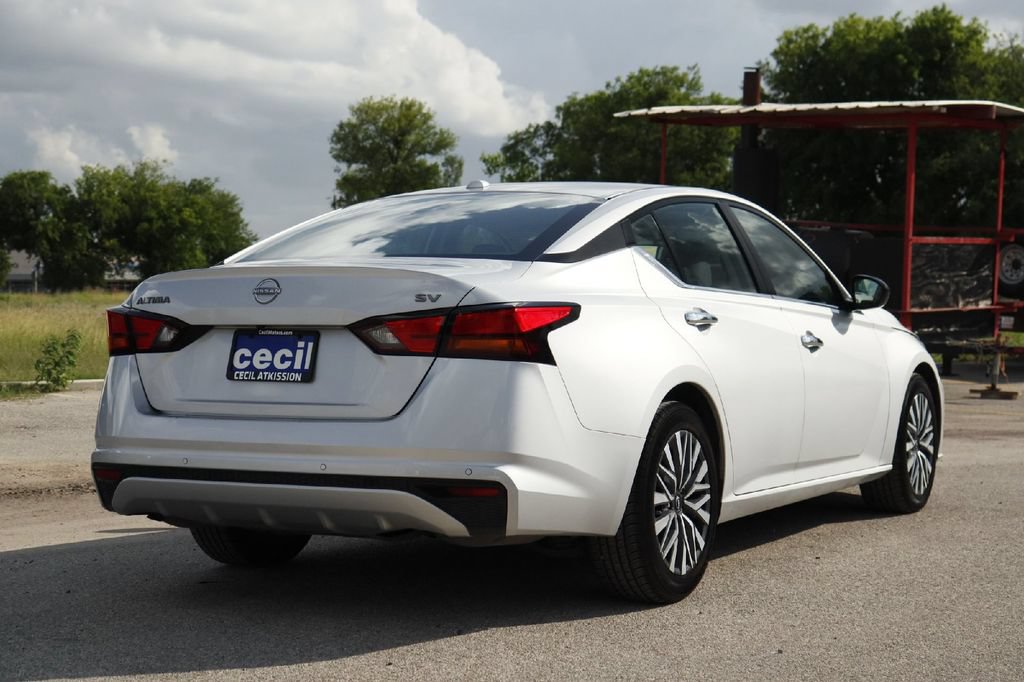 Used 2024 Nissan Altima 2.5 SV FWD image 30