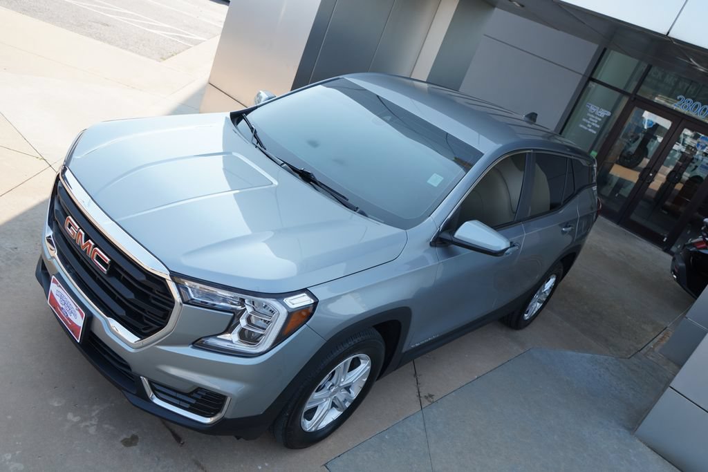 Used 2024 GMC Terrain SLE AWD/4WD image 11
