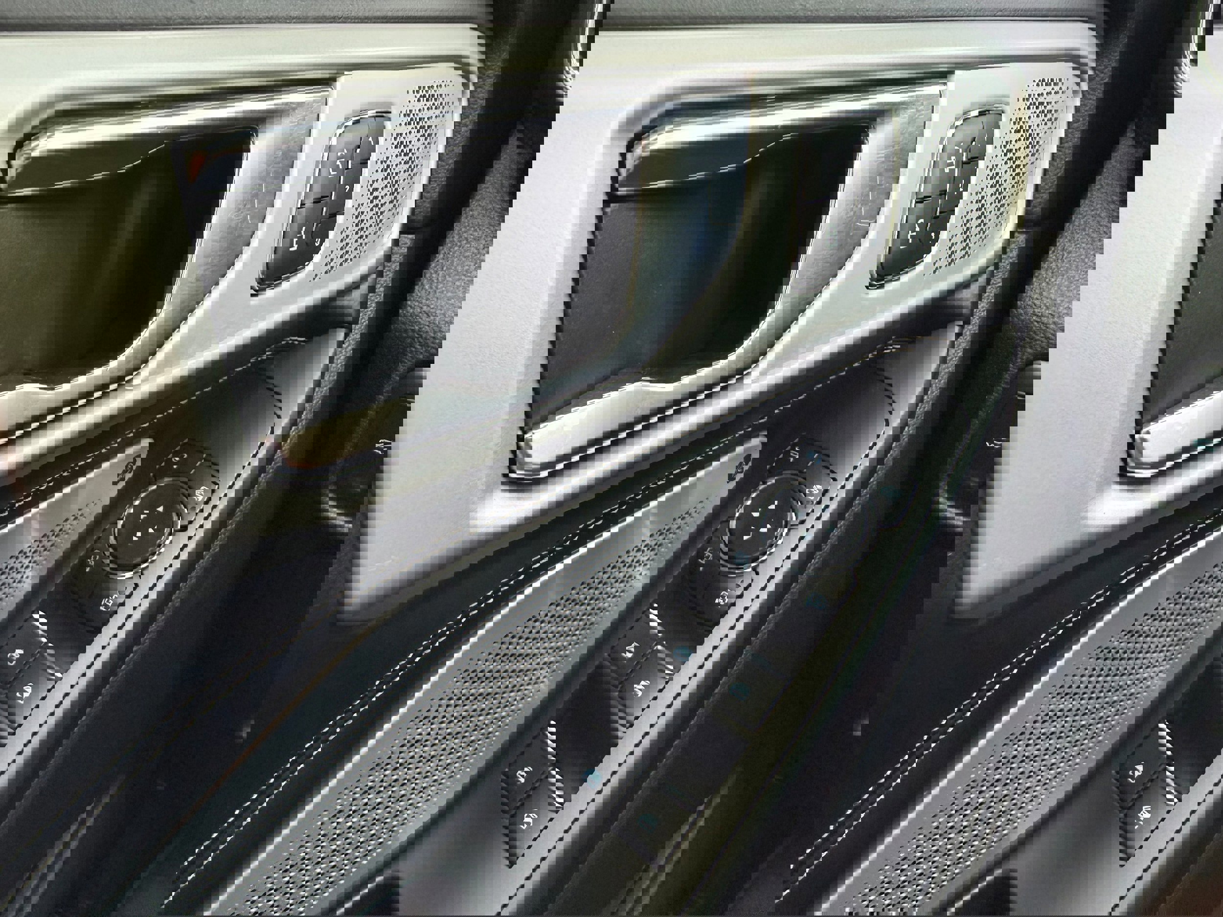 Certified 2020 Ford Explorer ST w/ Premium Technology Package image 23