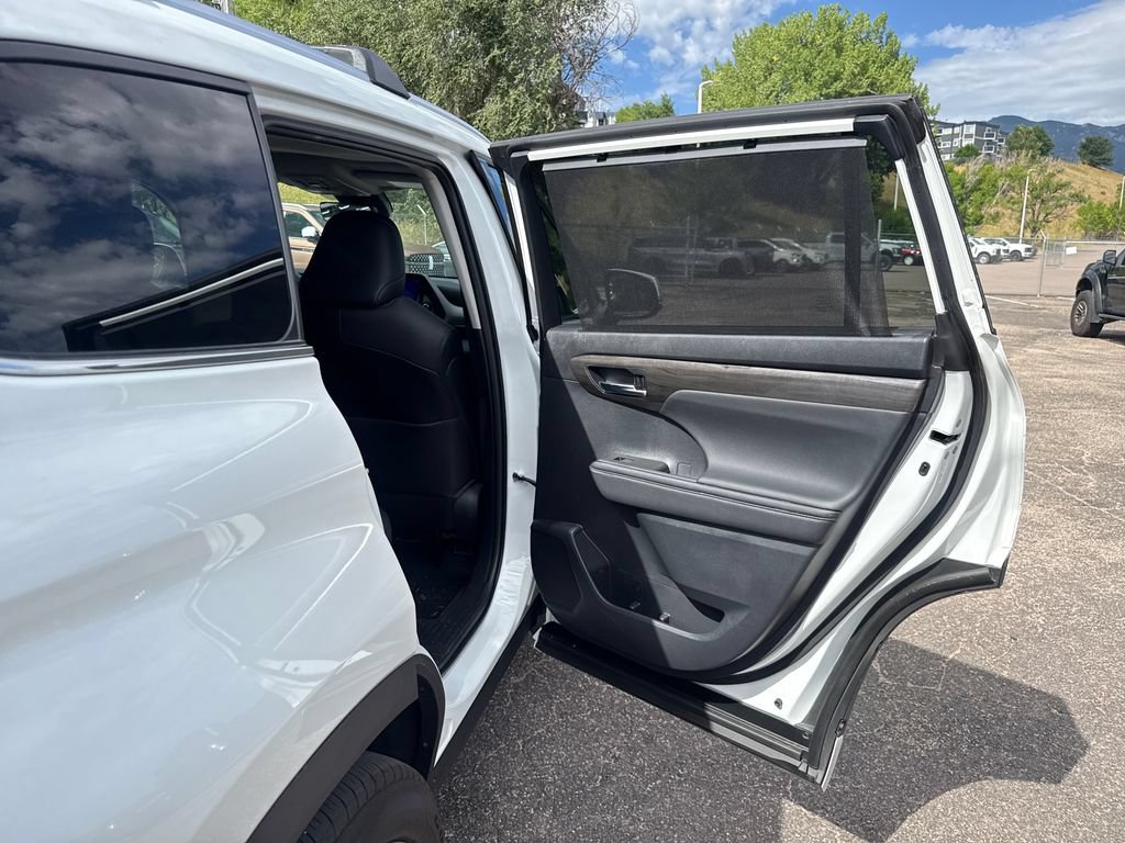 Used 2023 Toyota Highlander Limited AWD/4WD image 24