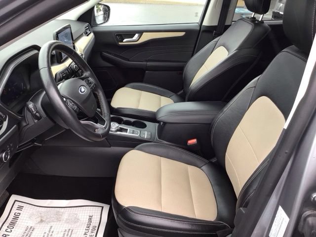 Certified 2022 Ford Escape Titanium w/ Titanium Elite Package AWD/4WD image 8