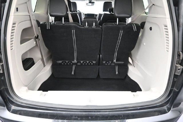 Used 2023 Chrysler Pacifica Touring-L FWD image 32