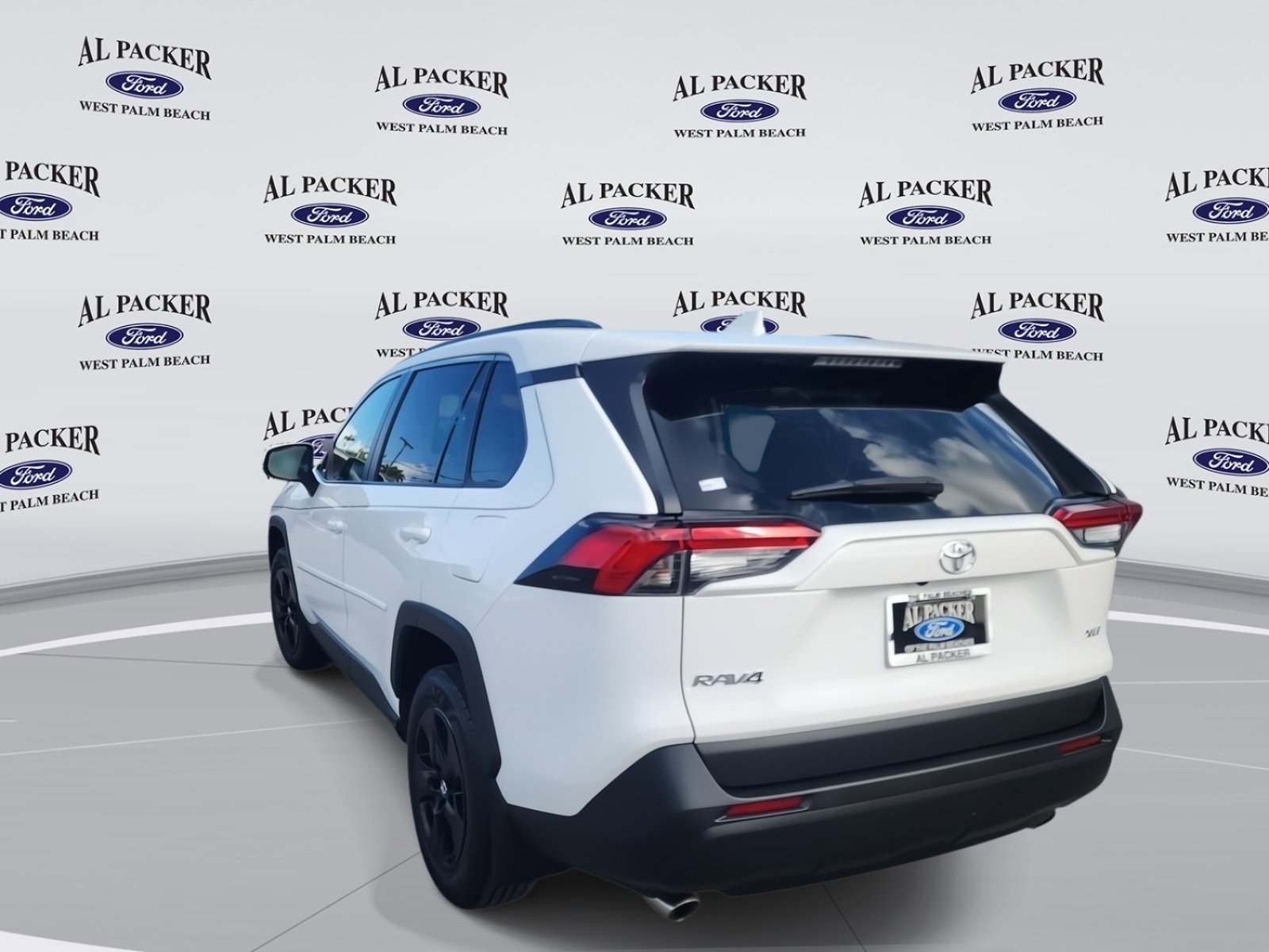 Used 2021 Toyota RAV4 XLE image 4