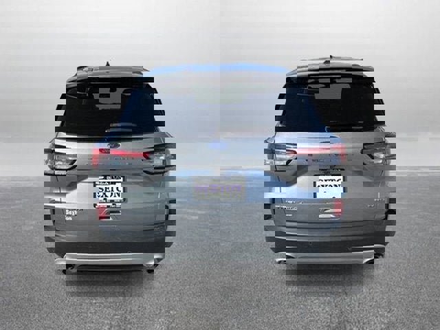 Certified 2022 Ford Escape Titanium image 3
