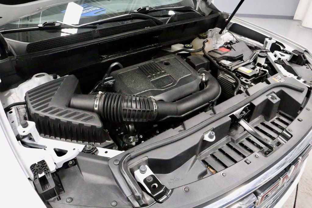 Used 2023 GMC Acadia SLE image 12