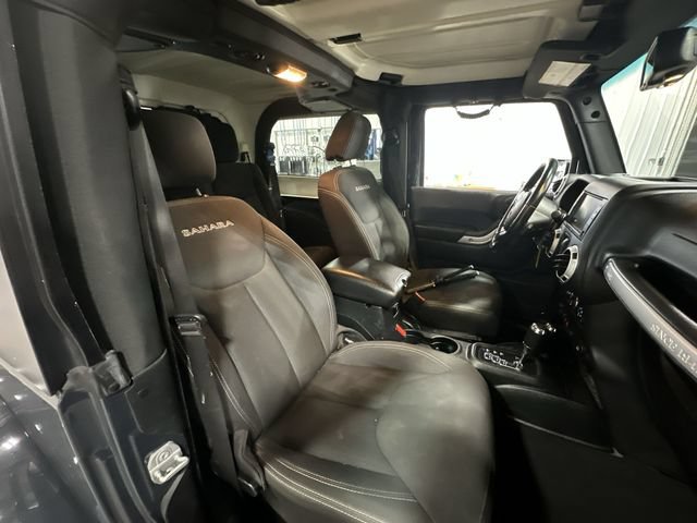 Used 2018 Jeep Wrangler Sahara w/ Connectivity Group AWD/4WD image 32