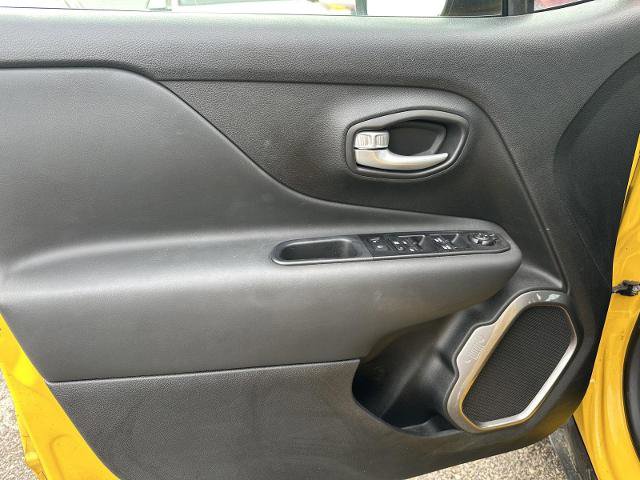 Used 2023 Jeep Renegade Latitude AWD/4WD image 12