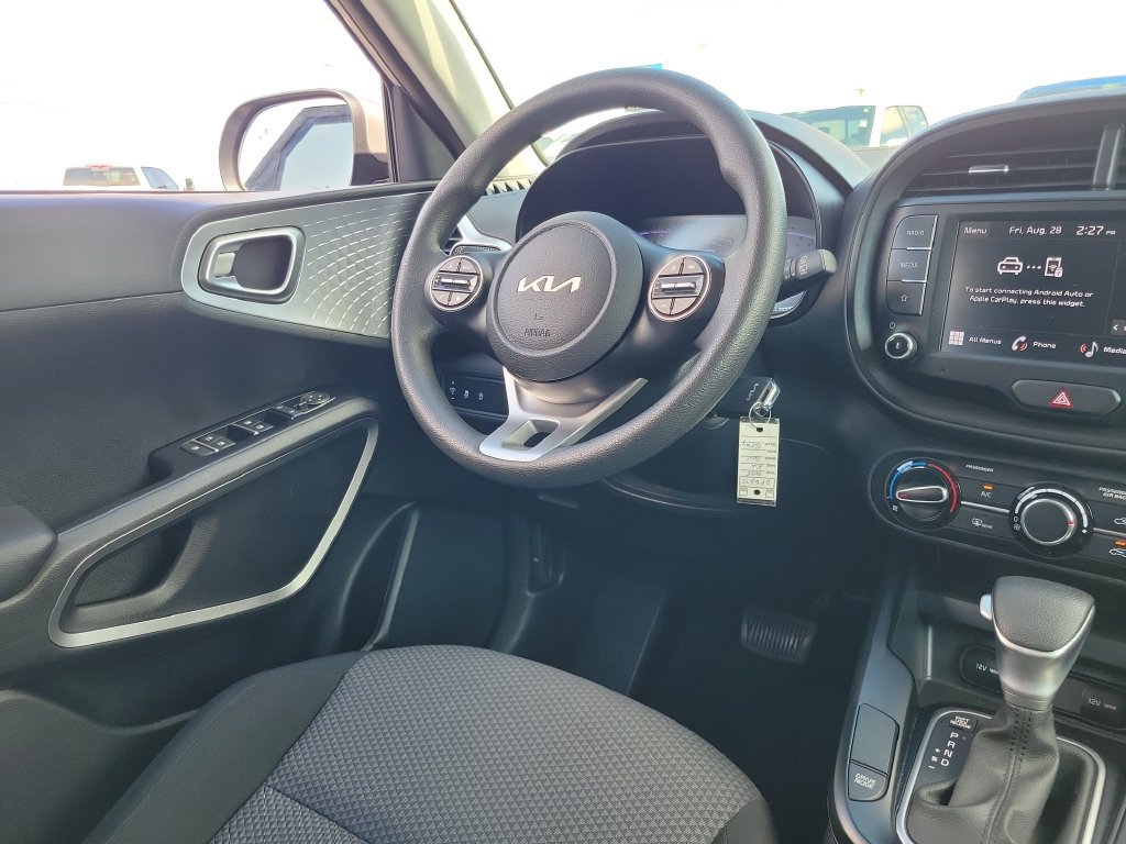 Used 2025 Kia Soul LX w/ LX Technology Package FWD image 14