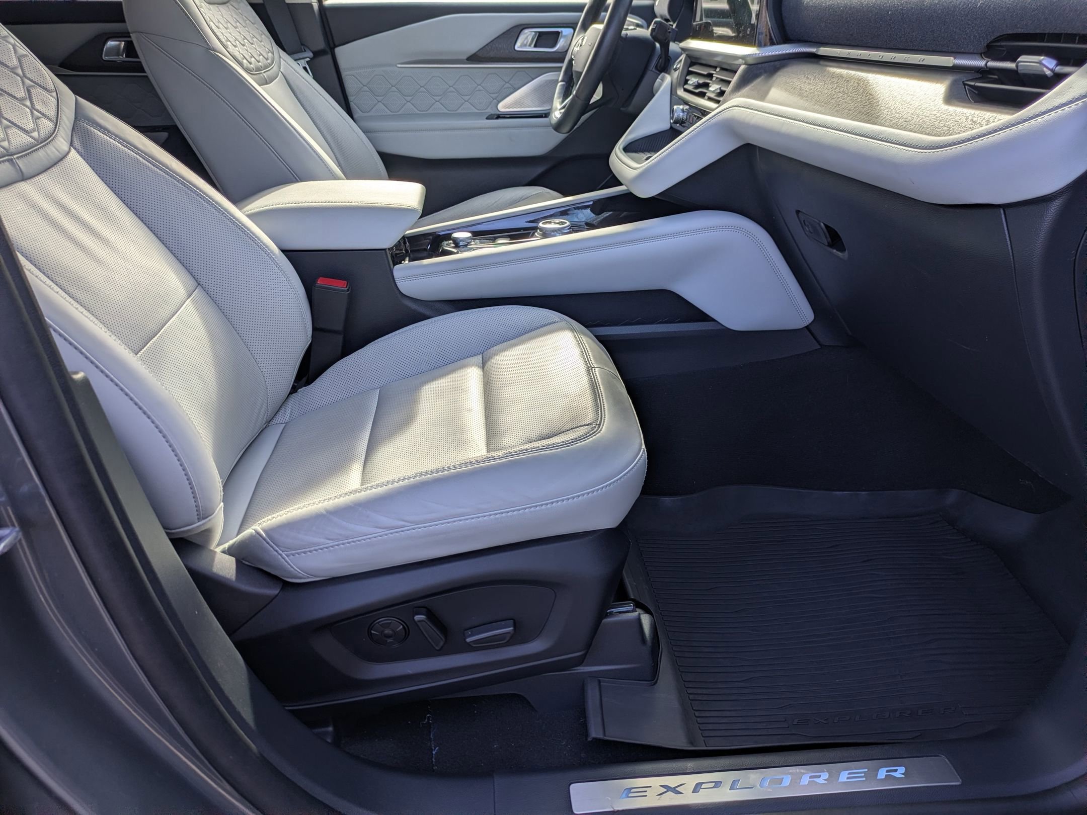 Certified 2025 Ford Explorer Platinum w/ Ultimate Package image 42