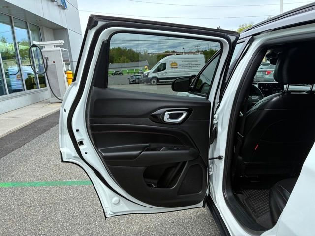 Used 2023 Jeep Compass Trailhawk AWD/4WD image 12