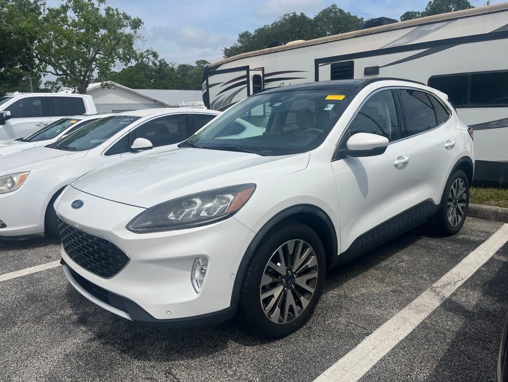 Certified 2020 Ford Escape Titanium w/ Titanium Premium Package 2.0 AWD/4WD image 6
