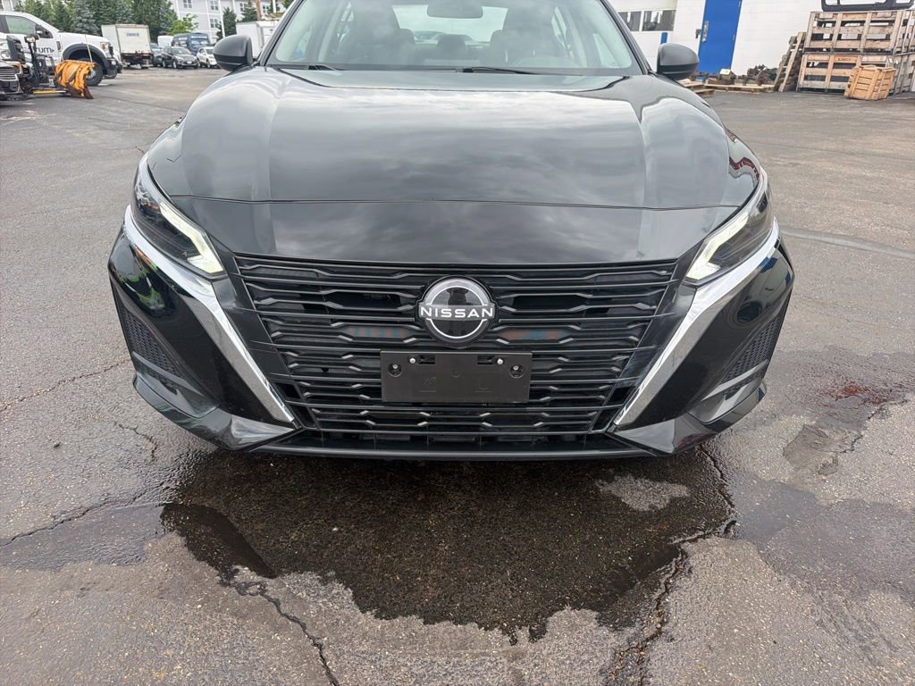 Used 2025 Nissan Altima 2.5 SV FWD image 11