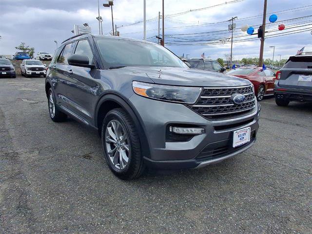 Certified 2022 Ford Explorer XLT w/ Equipment Group 202A AWD/4WD image 2