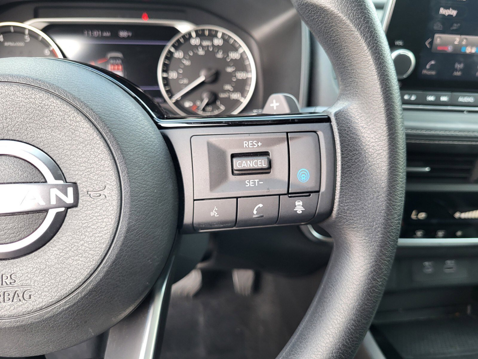 Used 2023 Nissan Rogue SV FWD image 30