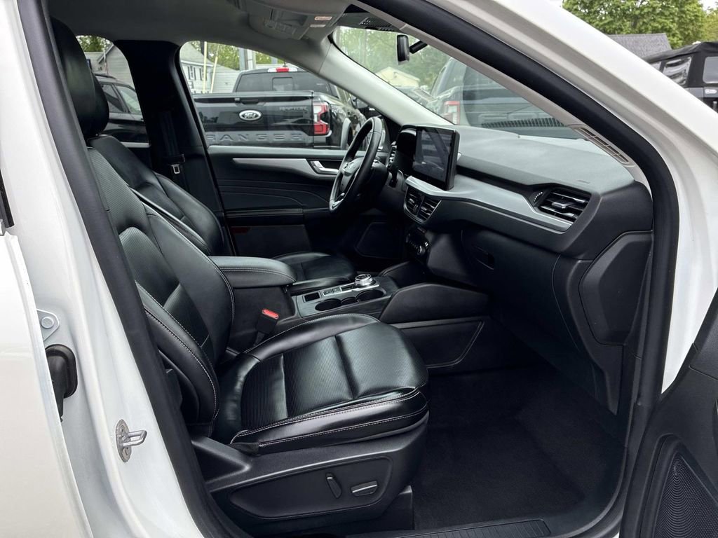 Certified 2024 Ford Escape Platinum AWD/4WD image 9