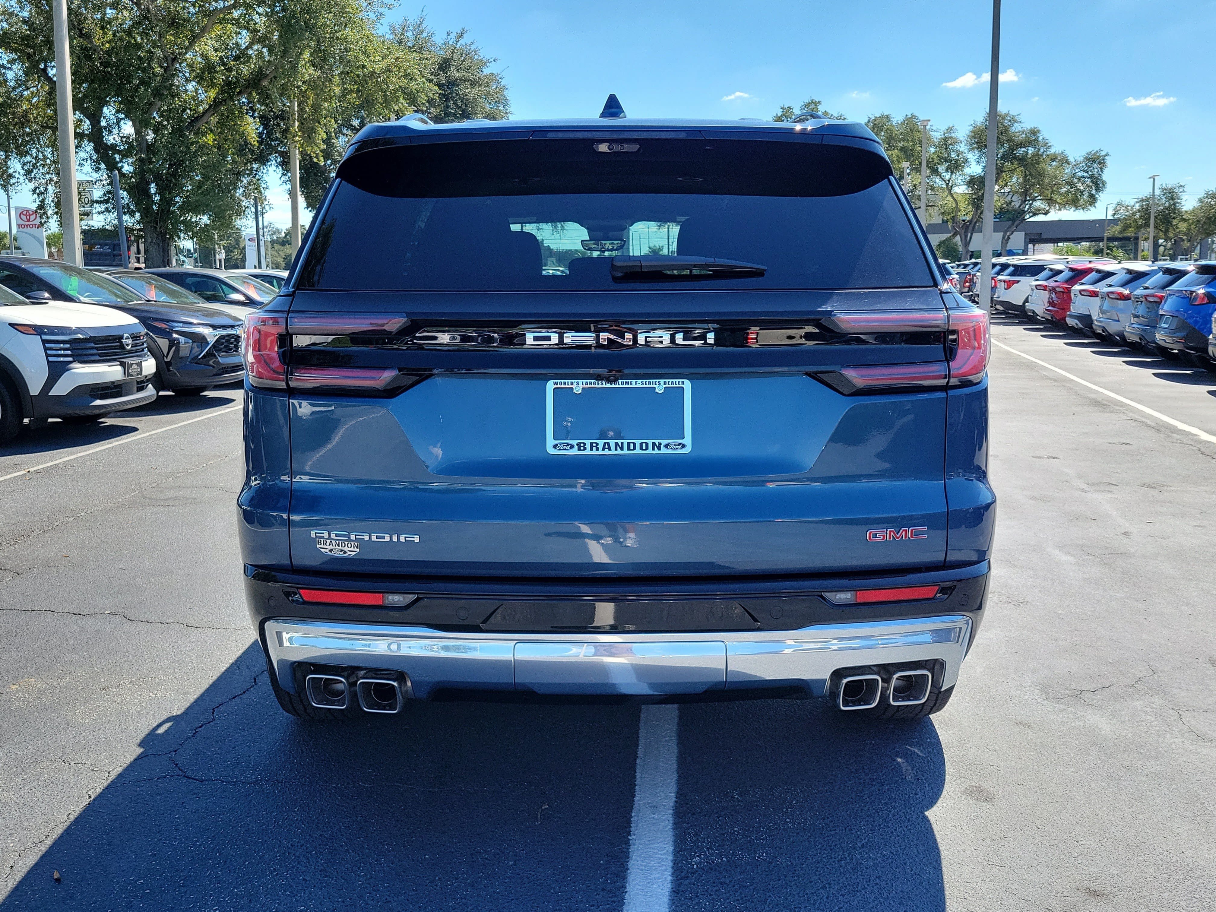 Used 2026 GMC Acadia Denali w/ Super Cruise Package FWD image 8