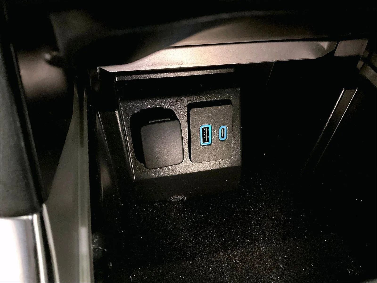 Certified 2021 Ford Explorer XLT w/ Equipment Group 202A image 32