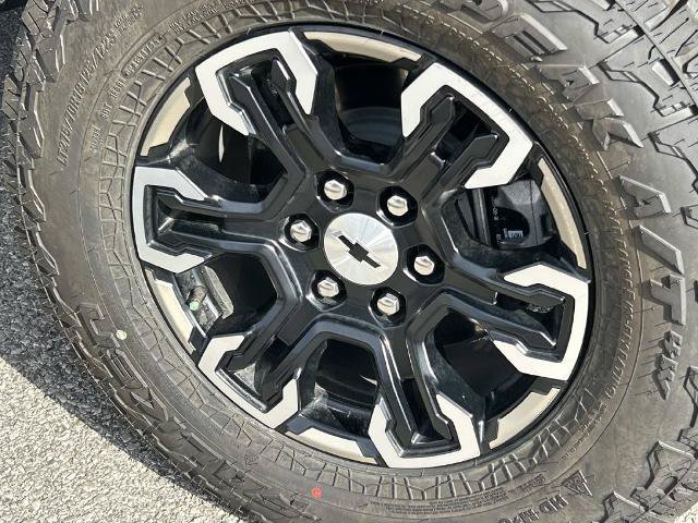 Used 2025 Chevrolet Silverado 1500 ZR2 w/ Technology Package AWD/4WD image 13