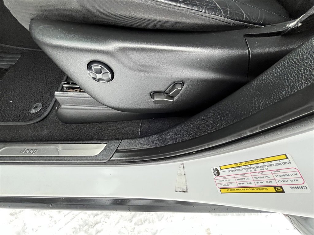 Used 2021 Jeep Grand Cherokee Limited image 11