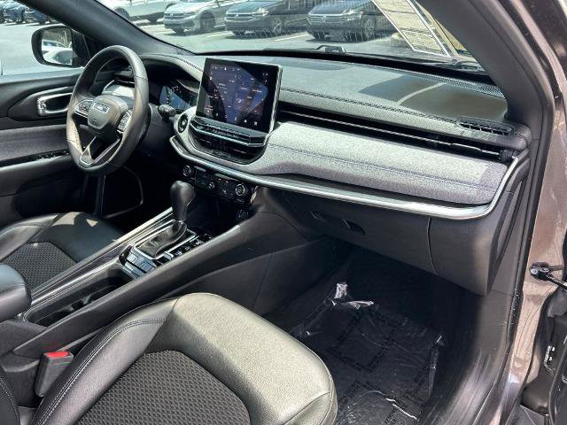 Used 2023 Jeep Compass Latitude w/ Convenience Group AWD/4WD image 40