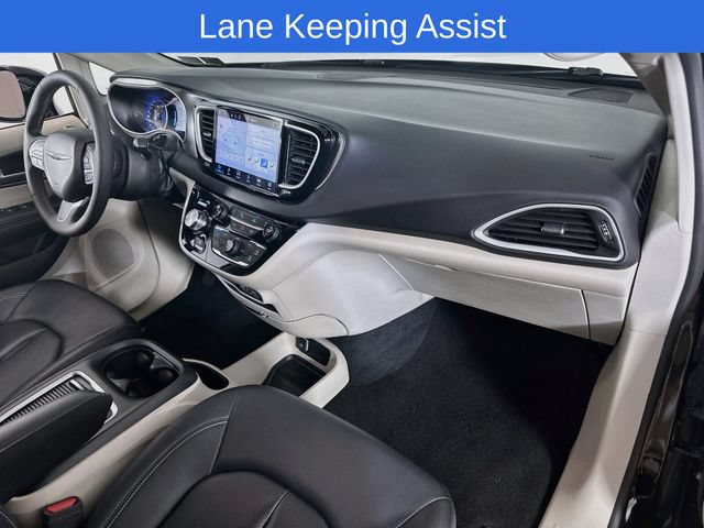 Used 2024 Chrysler Pacifica Touring-L FWD image 13