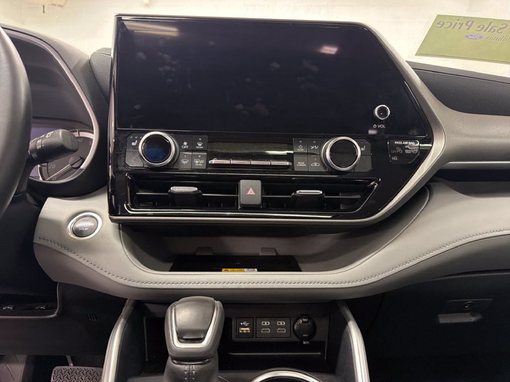 Used 2024 Toyota Highlander XLE FWD image 23