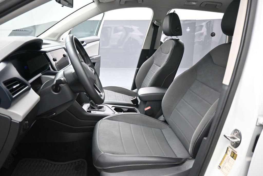 Used 2022 Volkswagen Taos SE FWD image 8