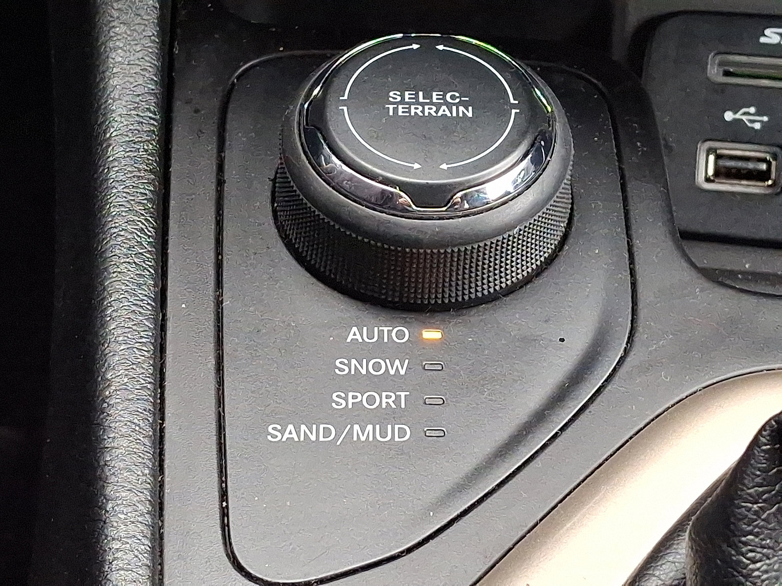 Used 2017 Jeep Cherokee Latitude w/ Cold Weather Group image 22