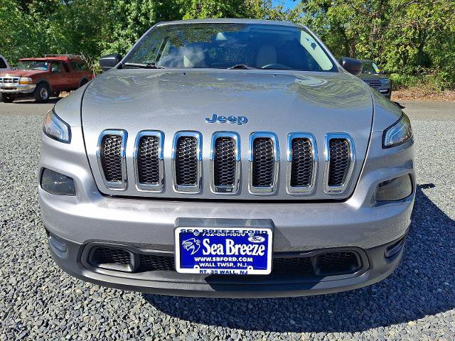 Used 2017 Jeep Cherokee Sport AWD/4WD image 2