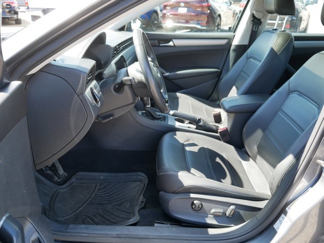 Used 2021 Volkswagen Passat 2.0T SE FWD image 12