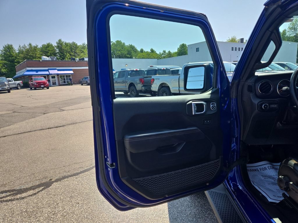 Used 2020 Jeep Wrangler Unlimited Sahara AWD/4WD image 5
