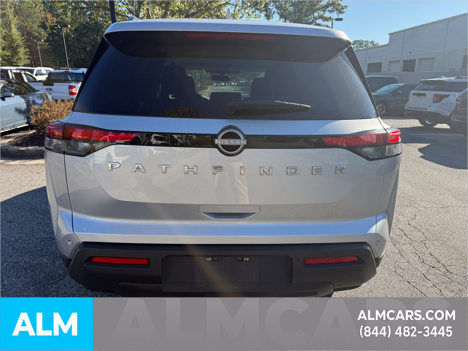 Used 2025 Nissan Pathfinder SV FWD image 10