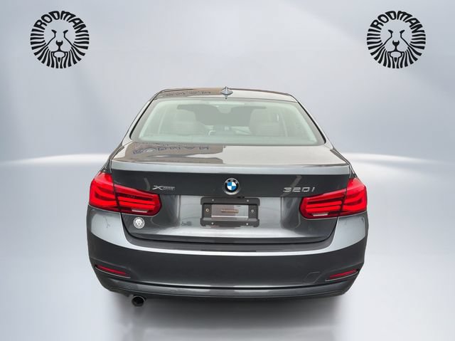 Used 2018 BMW 320i xDrive Sedan AWD/4WD image 7