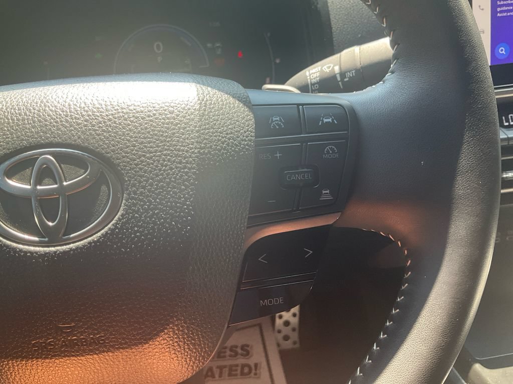 Used 2025 Toyota Camry SE w/ Convenience Package FWD image 22