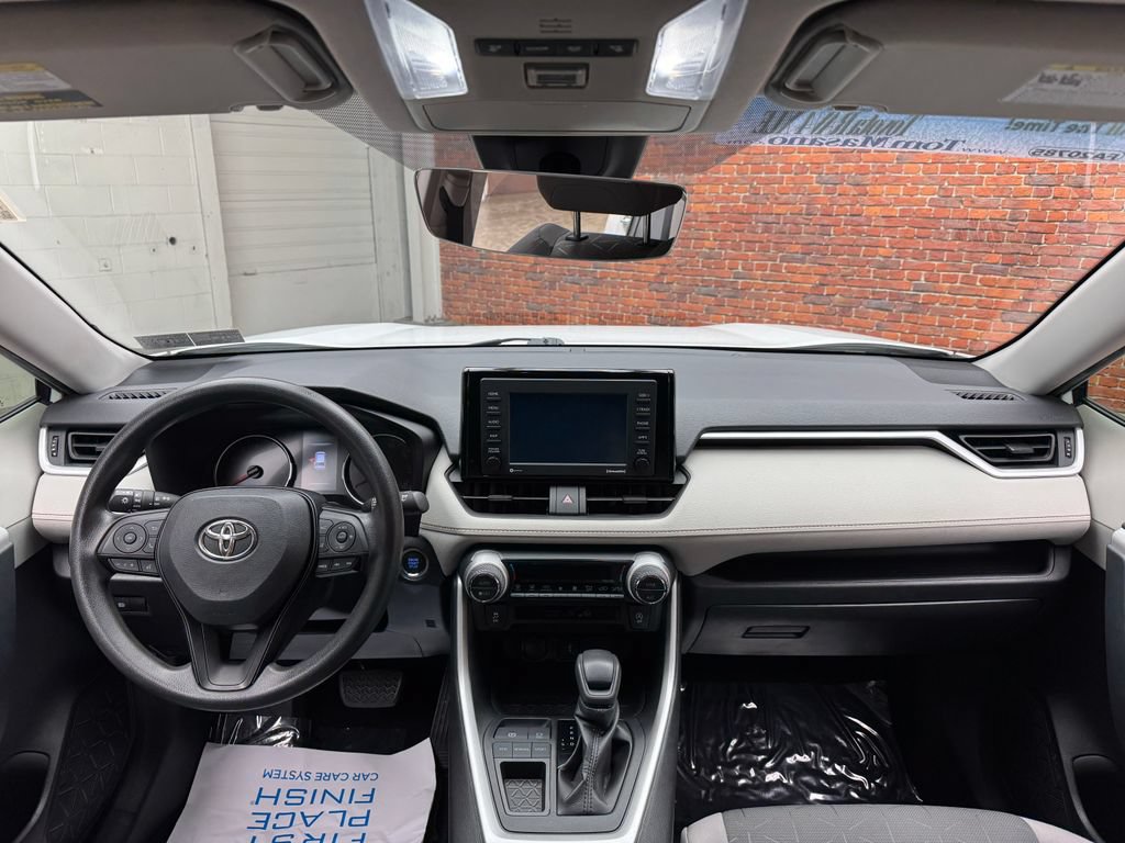 Used 2021 Toyota RAV4 XLE FWD image 12