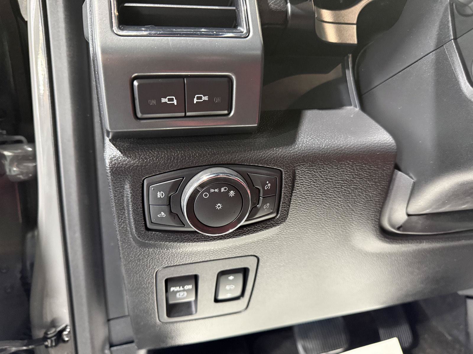 Certified 2018 Ford F150 Lariat w/ Equipment Group 502A Luxury AWD/4WD image 15