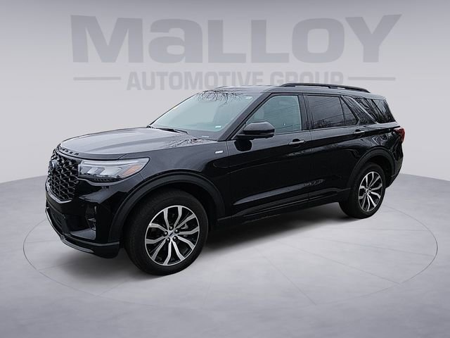Certified 2025 Ford Explorer ST-Line image 1