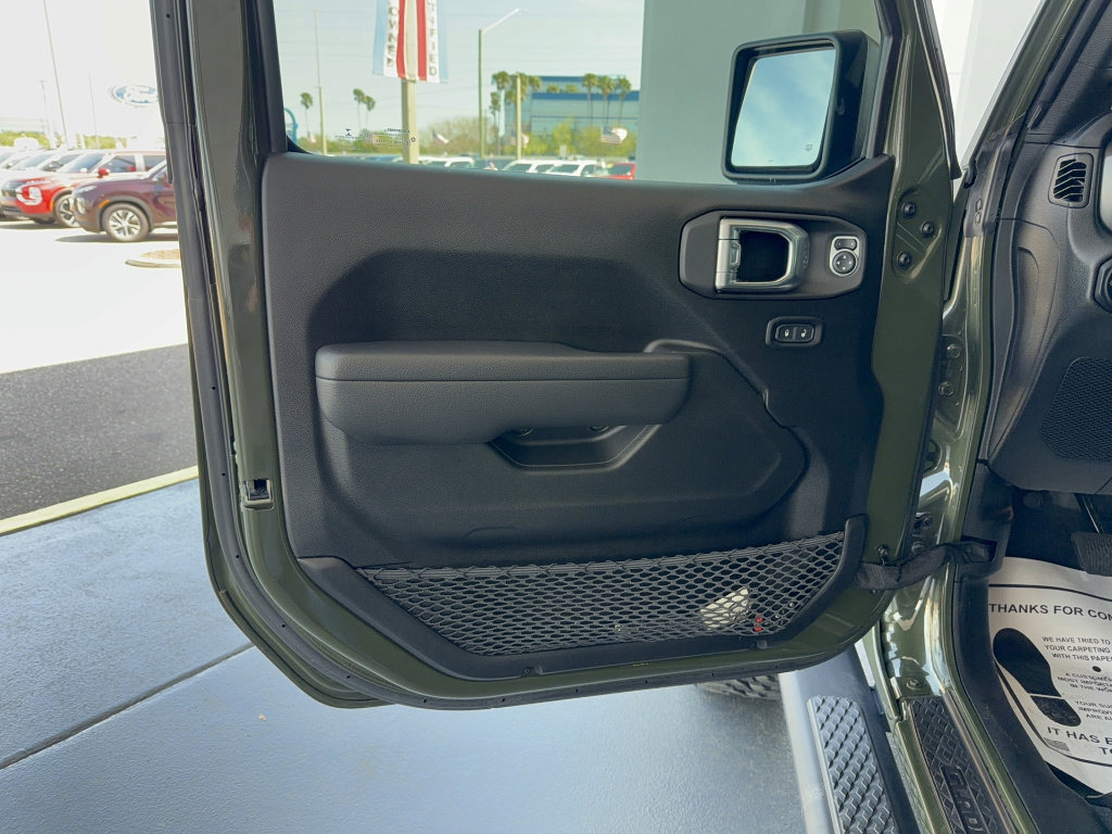 Used 2023 Jeep Gladiator Sport AWD/4WD image 8