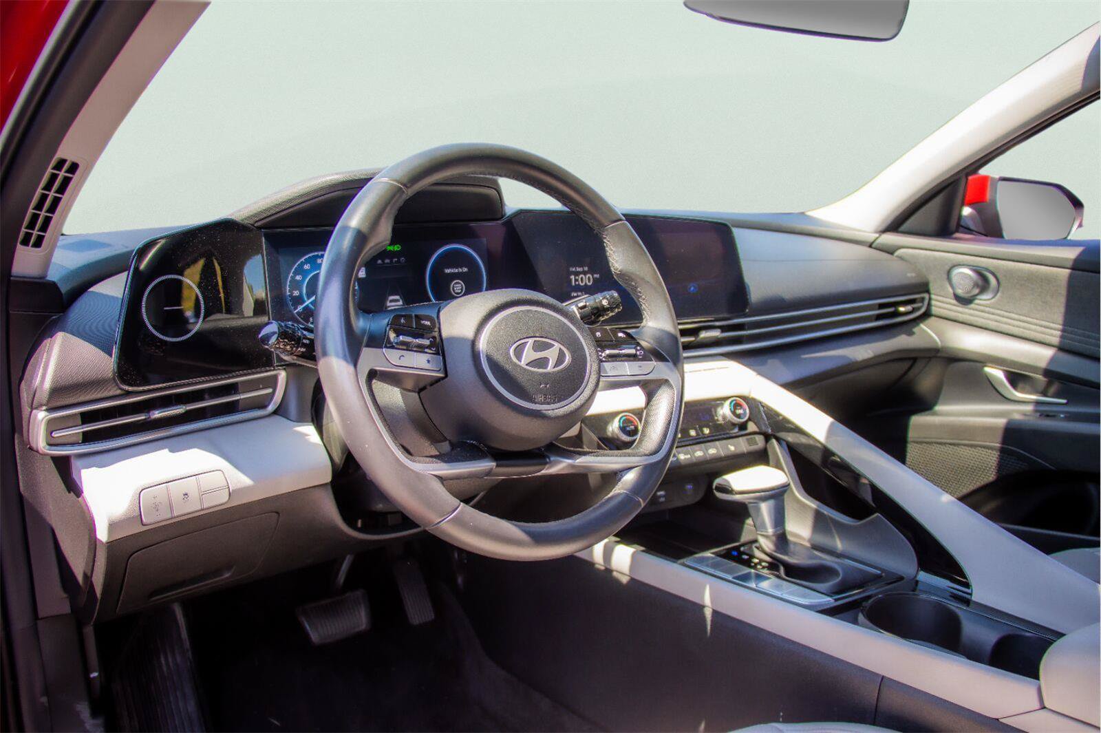 Used 2025 Hyundai Elantra Limited FWD image 7