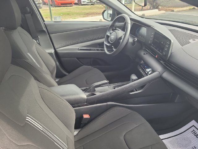 Used 2025 Hyundai Elantra Sport FWD image 27