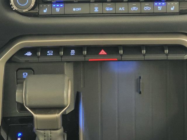 Used 2024 Toyota Tundra Limited image 23