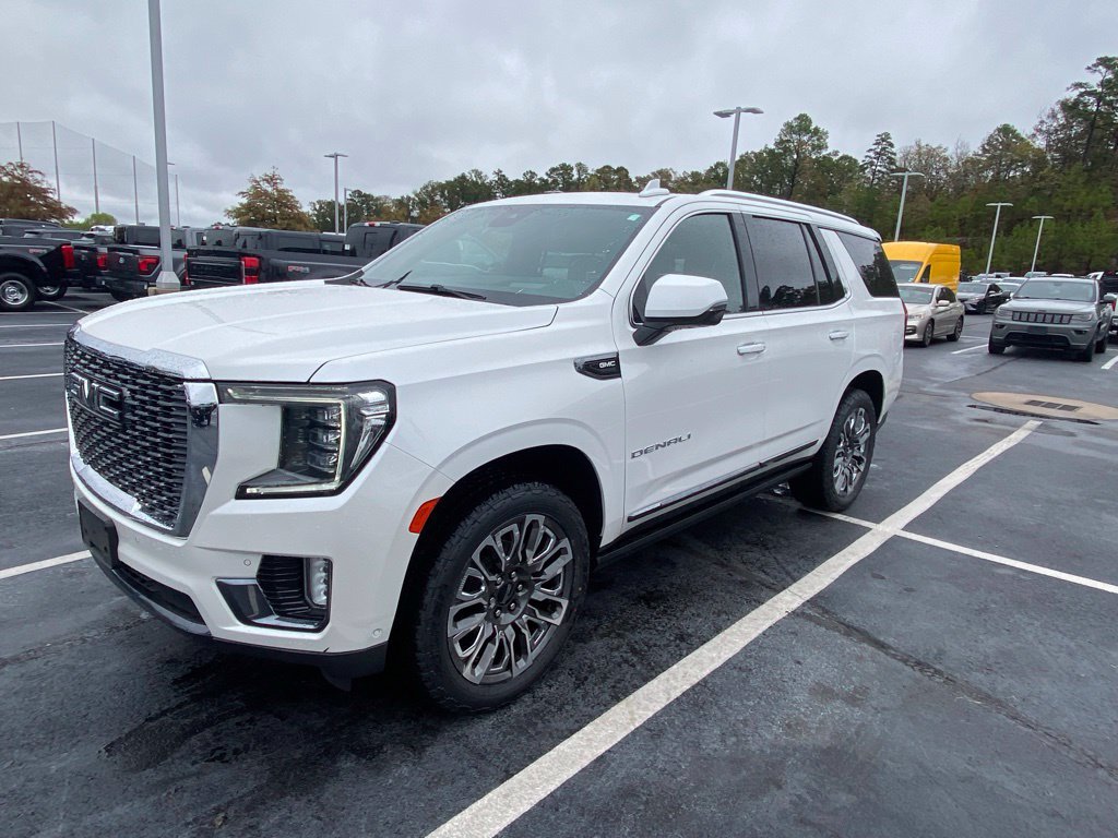 Used 2023 GMC Yukon Denali Ultimate AWD/4WD image 3