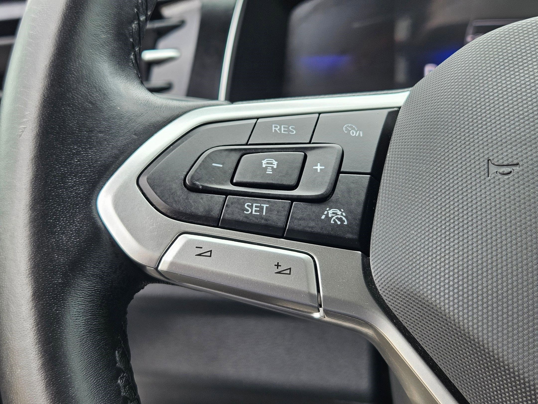 Used 2025 Volkswagen Jetta Sport FWD image 19
