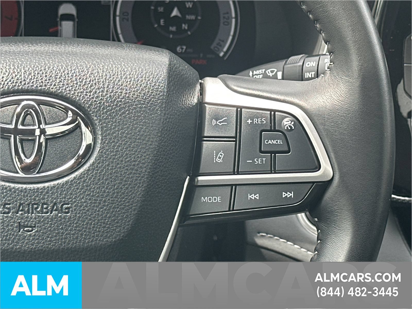 Used 2025 Toyota Highlander XSE AWD/4WD image 30